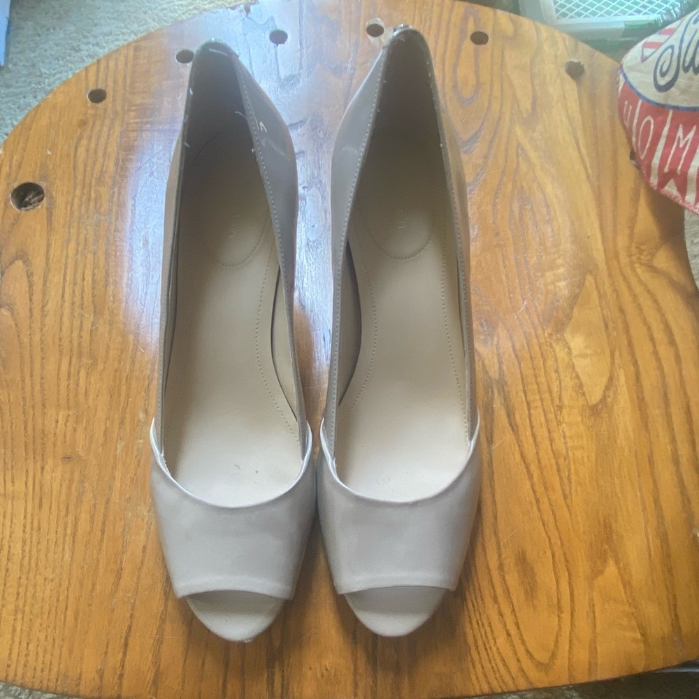 Calvin‎ Klein Collection Tan Heels Elegant Design